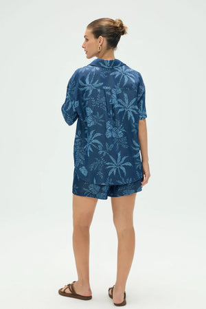 Women’s Tropical Relaxed Button-Up Shirt - Indigo Palm