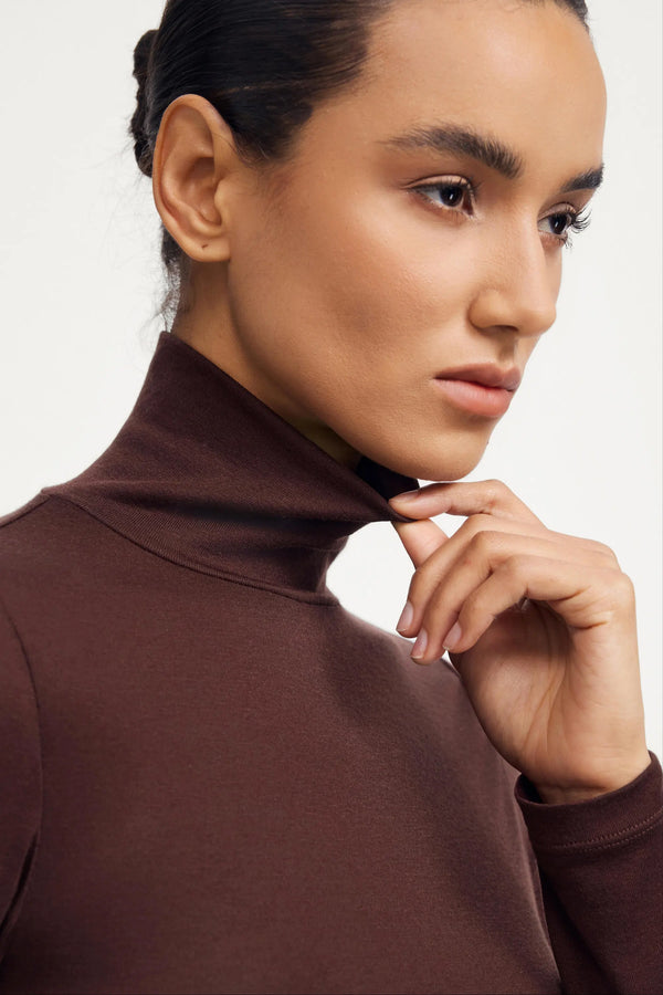 Luxe Stretch Turtleneck - Merlot Cocoa