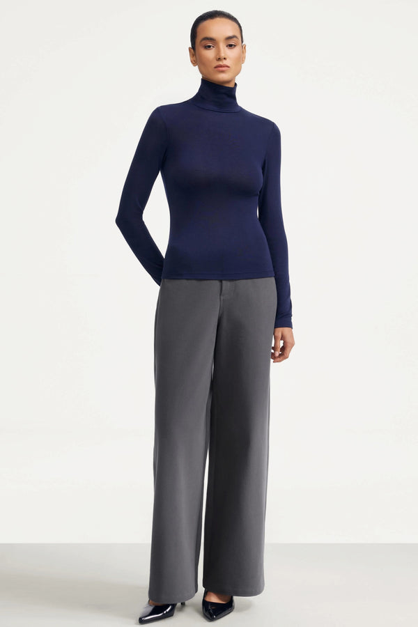 Luxe Stretch Turtleneck - Midnight Navy