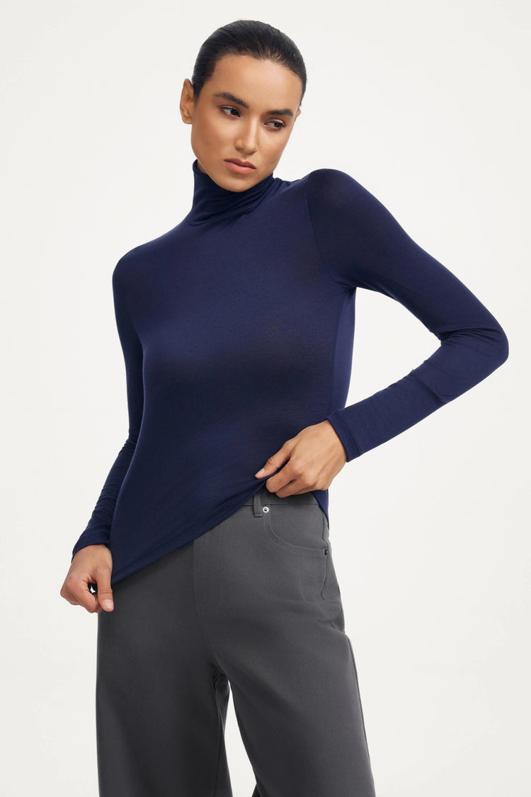 Luxe Stretch Turtleneck - Midnight Navy