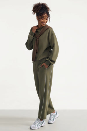 The Essential Crewneck - Olive Moss