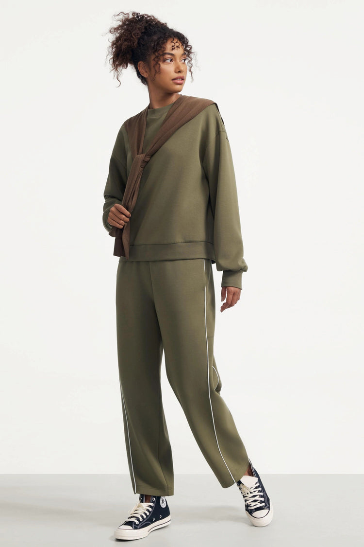 The Essential Crewneck - Olive Moss