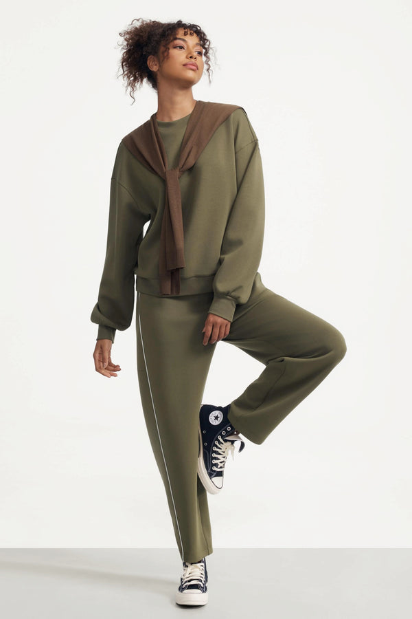 The Essential Crewneck - Olive Moss