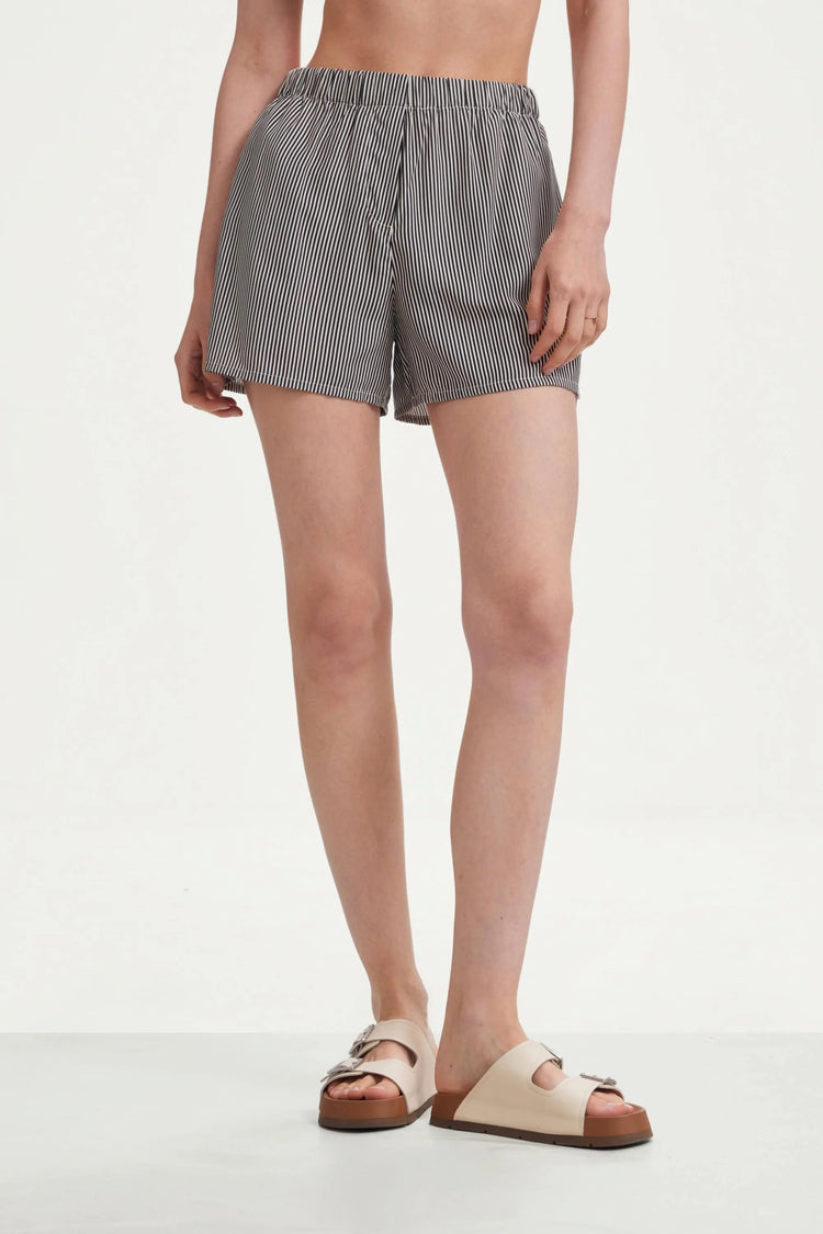 The Lightweight Stripe Short - Black Stripe