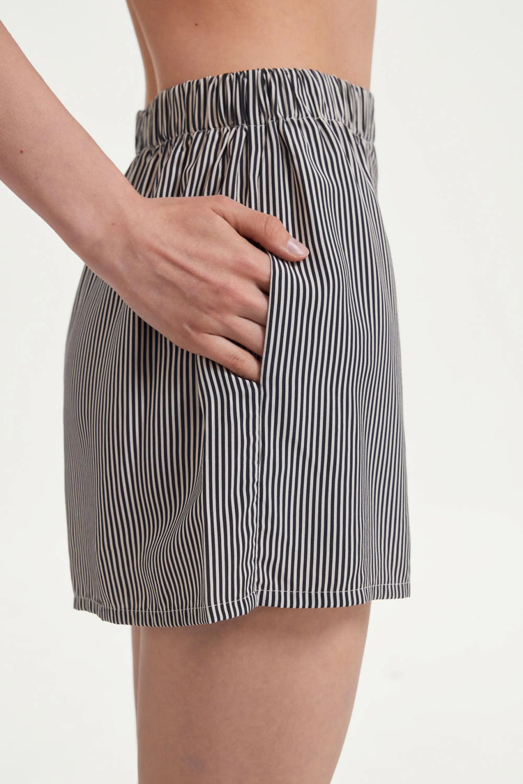 The Lightweight Stripe Short - Black Stripe