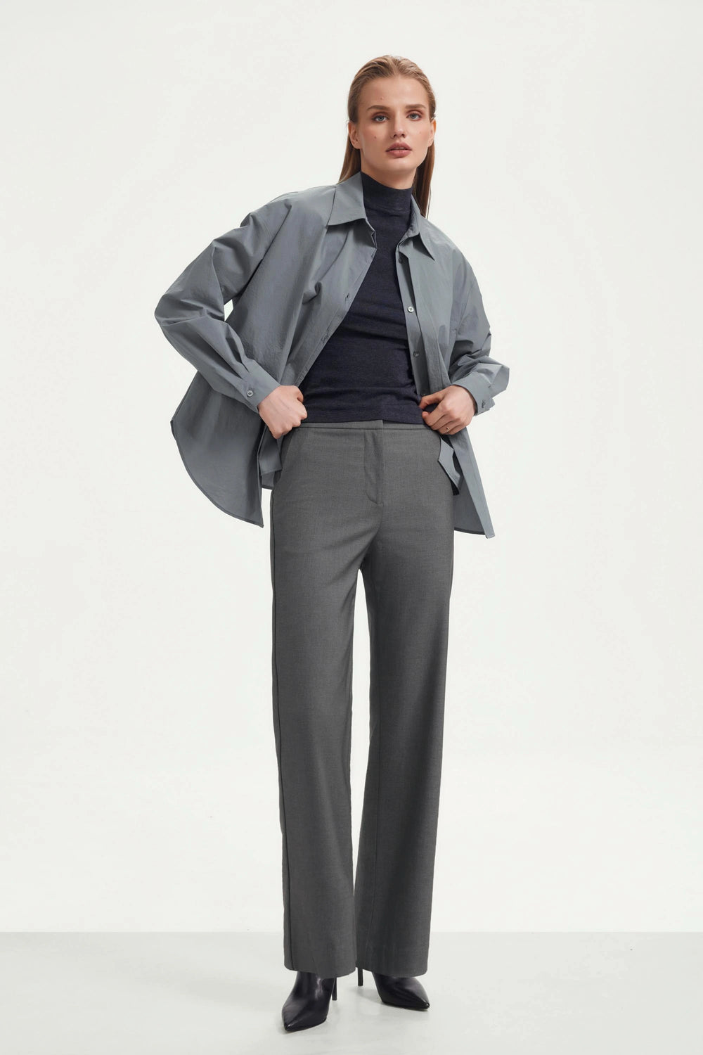 The Relaxed Essential Button-Down - Charcoal