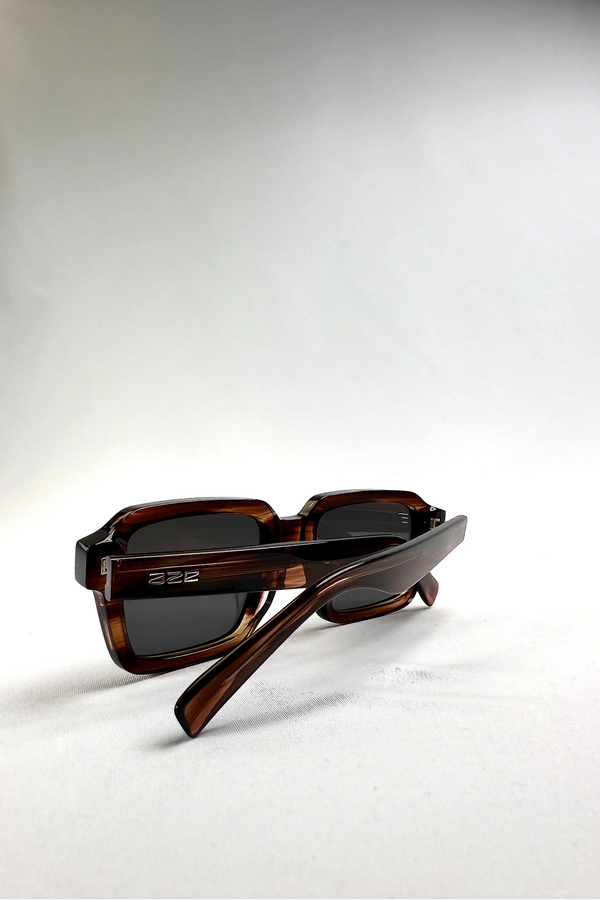 CREST - CHESTNUT MARBLE