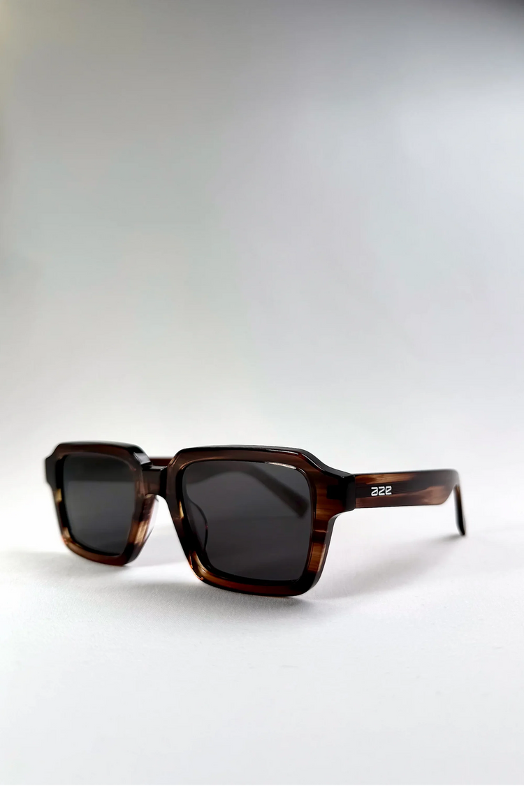 CREST - CHESTNUT MARBLE