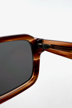 CREST - CHESTNUT MARBLE