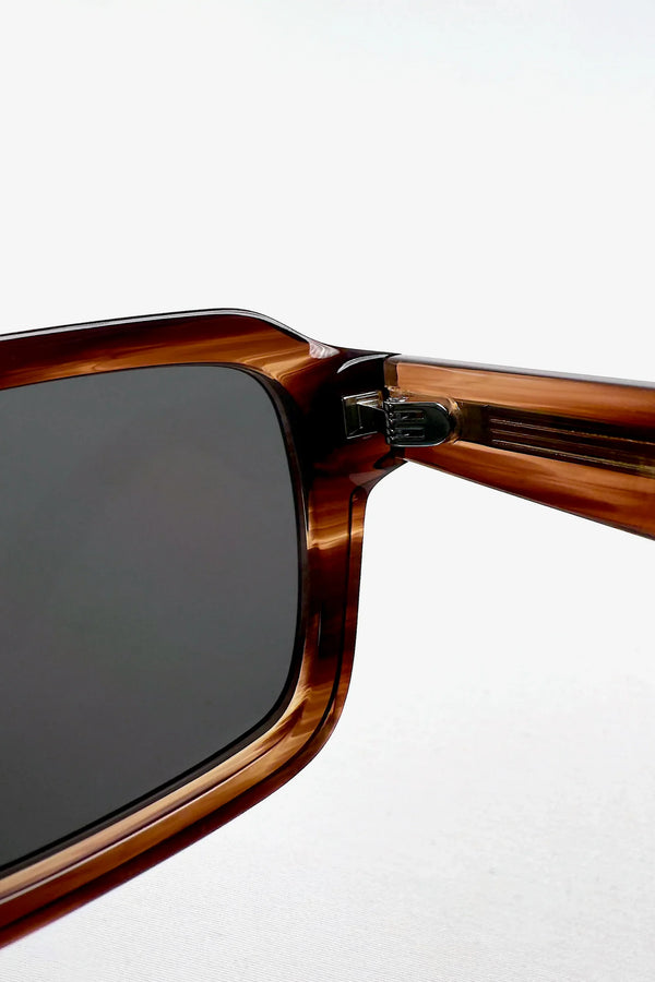 CREST - CHESTNUT MARBLE