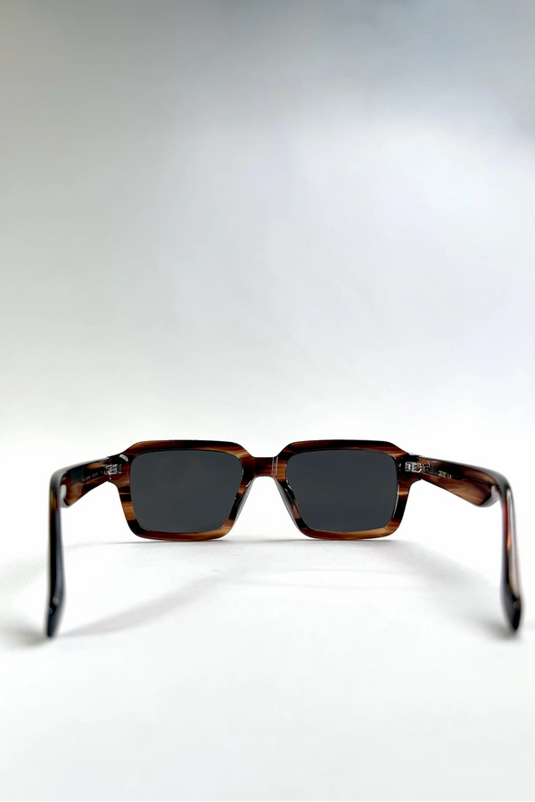 CREST - CHESTNUT MARBLE