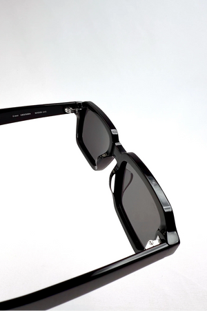 CREST - OBSIDIAN BLACK