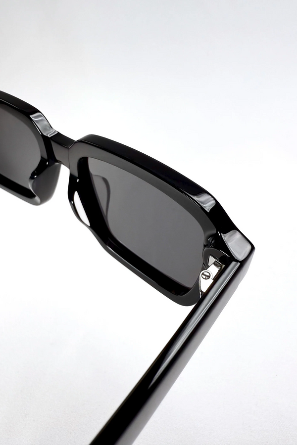 CREST - OBSIDIAN BLACK