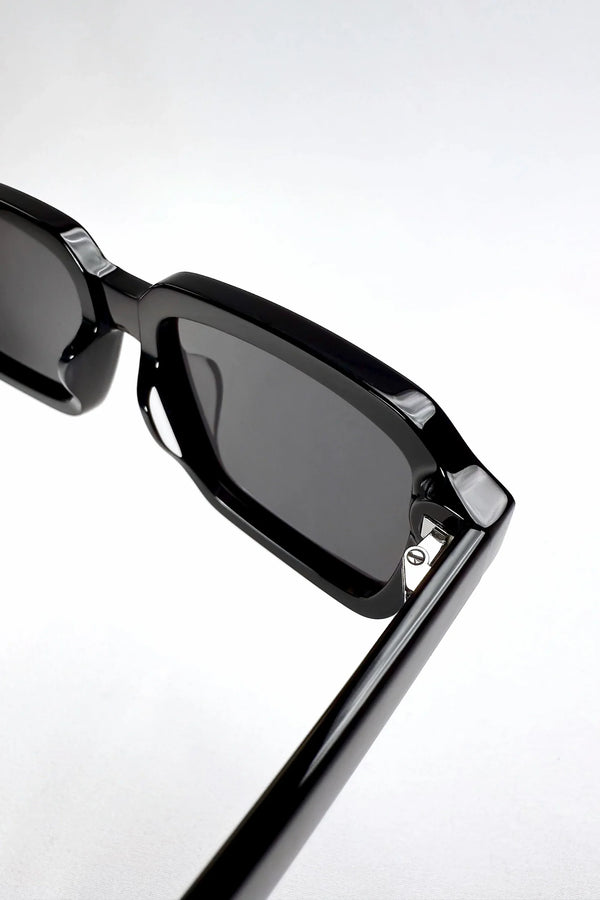 CREST - OBSIDIAN BLACK