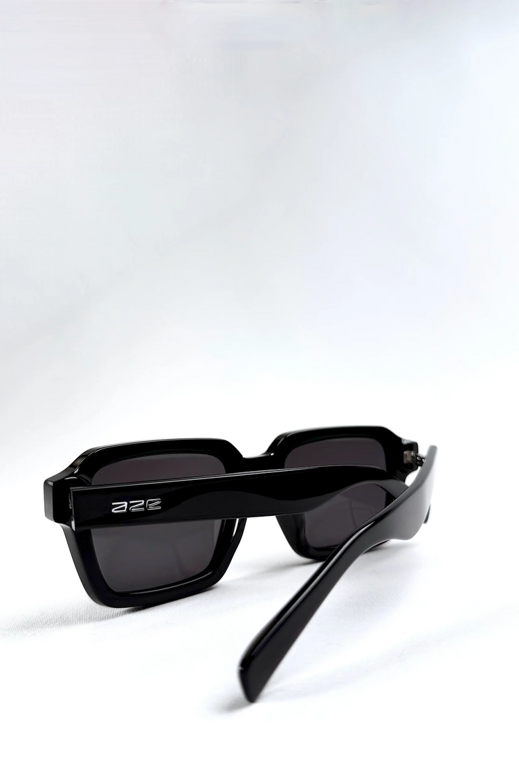 CREST - OBSIDIAN BLACK