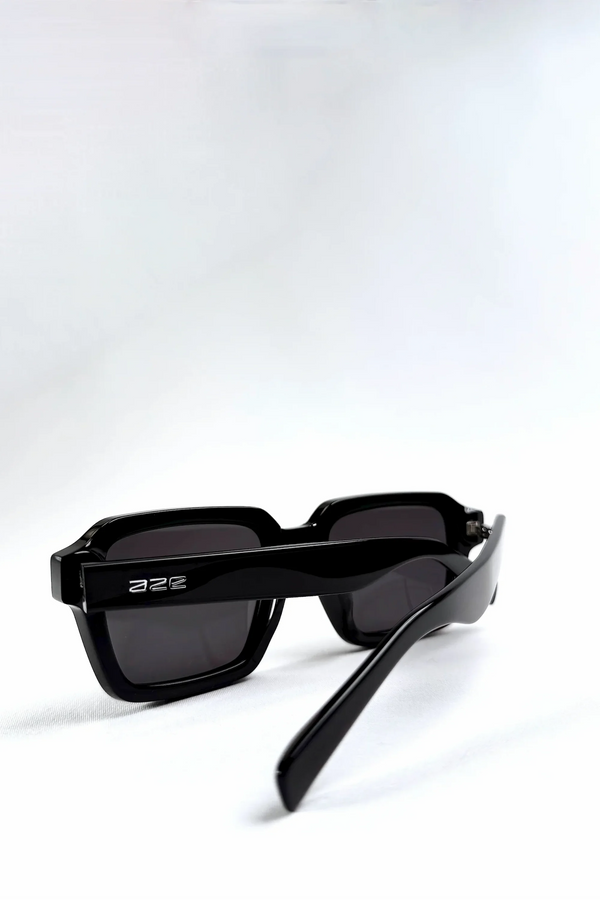 CREST - OBSIDIAN BLACK