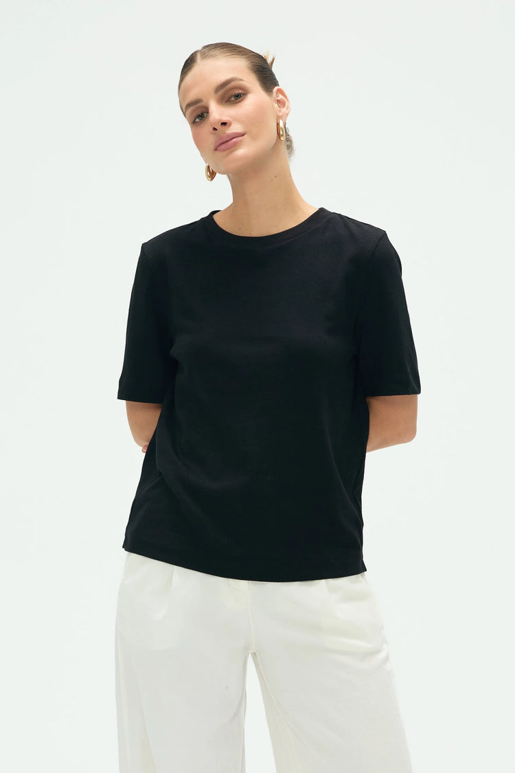 Women’s noir black crewneck tee with clean neckline and softly tailored fit