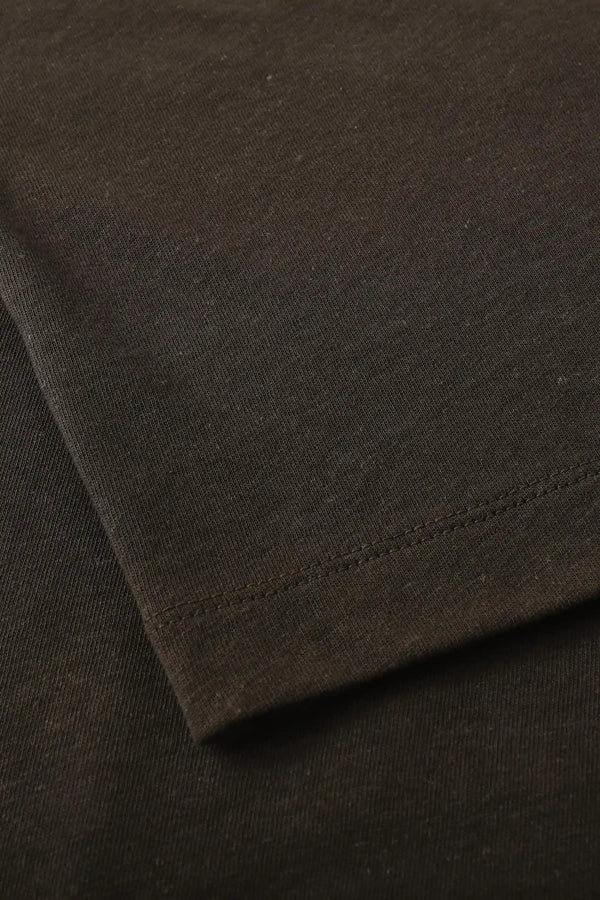 Detail of the hem finish on a men’s espresso linen–Supima crewneck tee.