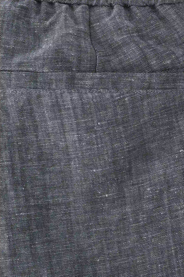 Detail view of the back pocket on men’s heather grey linen-Tencel drawstring trousers, maintaining a clean everyday look.