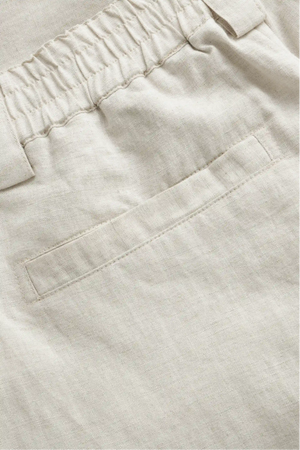 Detail view of the back pocket on men’s driftwood beige linen-Tencel tailored shorts, maintaining a clean tailored look.