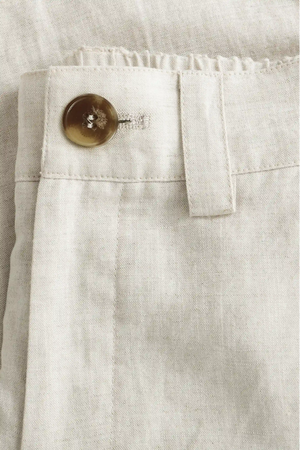 Close-up of the stretch-back waistband on men’s driftwood beige linen-Tencel tailored shorts, designed for comfort and ease.