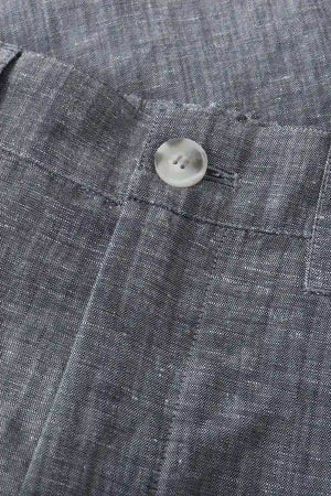 Close-up of the stretch-back waistband on men’s heather grey linen-Tencel tailored shorts, designed for comfort and ease.