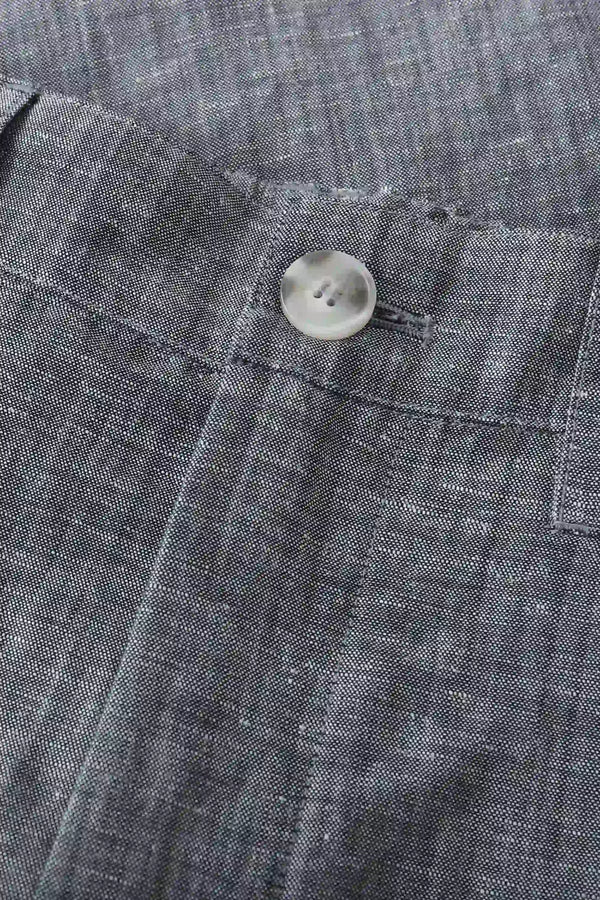 Close-up of the stretch-back waistband on men’s heather grey linen-Tencel tailored shorts, designed for comfort and ease.