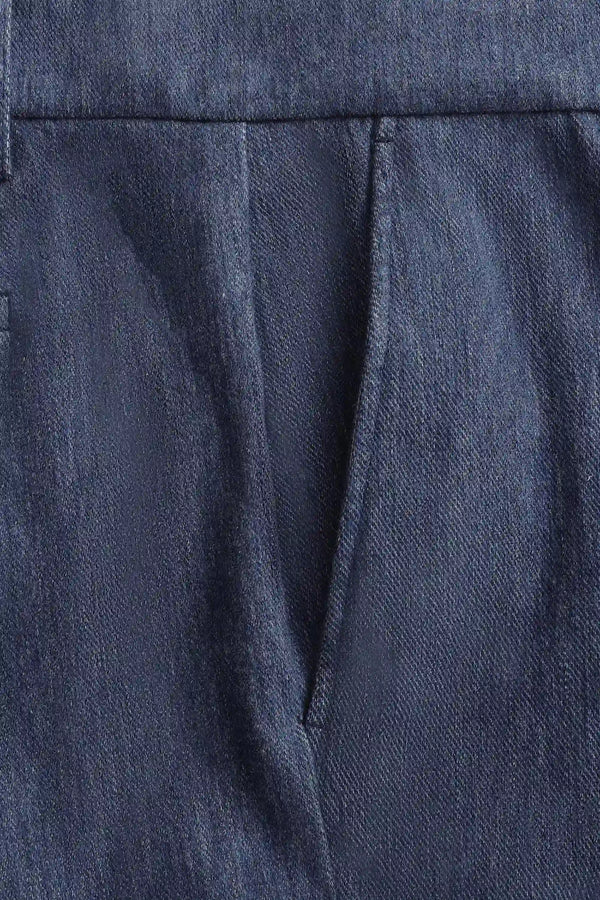 Close-up of the front pocket detail on men’s indigo rinse structured denim trousers, designed for everyday functionality.